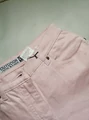 Różowe jeansowe spodnie damskie Outdoor John Baner widok zamka