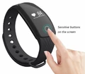 Smartband fitness monitor ruchu tętna Riversong Wave HR czarny widok włącznika