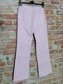 Spodnie damskie jeansowe w kolorze różowym widok z tyłu