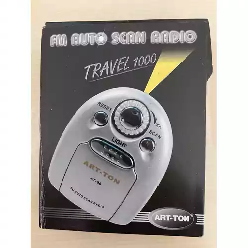 Automatyczny Auto Scan Radio ART-TON Travel 1000 FM widok z przodu.