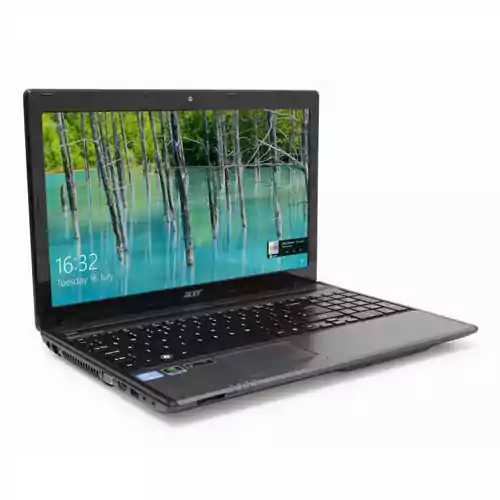 Laptop Acer Aspire 5755 i5-2430M 4x2.5GHz 4GB RAM GT540 320GB HDD widok z przodu 