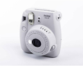 Aparat natychmiastowy Fujifilm Instax Mini 9 widok z prawej strony 