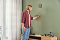 Bosch UniversalWallLevel – poziomica laserowa 3 w 1 z libellami – zdjęcie 5