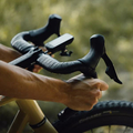 Fizik Performance Microtex 2 mm – owijka na kierownicę rowerową, czarna – zdjęcie 3