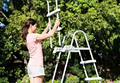 Intex Drabinka basenowa bezpieczeństwa 28075, 91-107 cm – zdjęcie 4