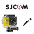 Kamera sportowa SJCAM SJ4000 WiFi czarna + monopod widok żółtej kamery w obudowie