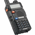 Krótkofalówka walkie-talkie BAOFENG UV-5R DUOBANDER 4W widok pod kątem