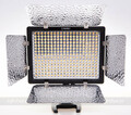 Lampa diodowa 300 LED Yongnuo YN300 III bluetooth widok z przodu