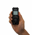 Liniowy rejestrator dźwięku FLAC Olympus LS-P4 PCM widok w dłoni