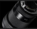 Obiektyw Sigma C 30 mm f/1.4 DC DN do Sony E widok z lewej strony