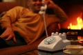 Opis 60s Mobile – telefon retro z kartą SIM, obrotowa tarcza, biały – zdjęcie 2