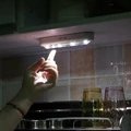 Oświetlenie do szafy garderoby z czujnikiem ruchu OxyLED magnes widok zastosowania 3