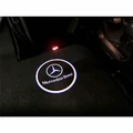 Projektor LED logo lampka Mercedes drzwi widok w nocy