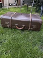 Skórzana drewniana walizka retro vintage lata 60 te brązowa widok z dołu