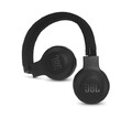 Słuchawki bezprzewodowe JBL by Harman E45BT widok z boku