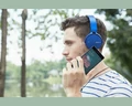 Słuchawki bezprzewodowe Sony MDR-XB650BT BT widok z telefonem