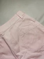 Spodnie damskie różowe z głębokimi kieszeniami widok z bliska