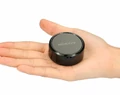 Tracker urządzenie do śledzenia GPS Kkmoon GT009 czarny widok w dłoni