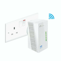 Transmiter sieciowy TP-Link TL-WPA4220 AV600 Wi-Fi Powerline widok w kontakcie