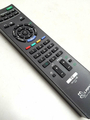 Uniwersalny pilot do telewizora TV LRIPL RM-GA019 widok z lewej strony