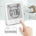 Wodoodporny zegar prysznicowy do łazienki ścienny Baldr LCD biały widok zastosowania