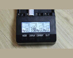 Ładowarka baterii Adeaska BT-C2000 AA AAA 4 akumulatory widok wyświetlacza