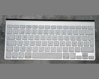 Bezprzewodowa klawiatura Apple Magic Keyboard A1314 skandynawska widok z przodu