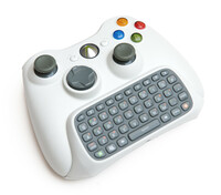 Bezprzewodowa klawiatura chatpad do pada Xbox 360 X814365-001 widok  z przodu