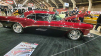 Buick Special 1955 – Rock’n’Rollowy Klasyk w Stylu Restomod widok z boku