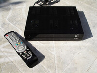 Dekoder satelitarny odbiornik Smart VX10 HD+ HDMI PVR WiFi widok z przodu.