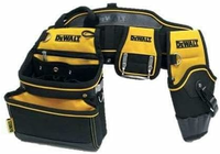 DeWALT DWST1-75552 – pas narzędziowy z dwiema sakwami i kaburą