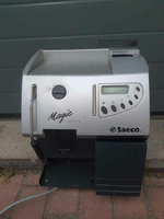 Ekspres ciśnieniowy Saeco Magic Comfort Plus 15bar 1600W widok z przodu.