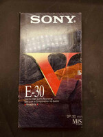 Kaseta VHS SONY E-30 SP:30min widok z przodu.