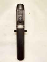 Kijek z uchwytem na smartfon Selfie-Stick czarny widok z przodu.