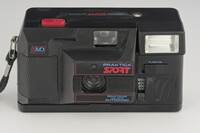 Klasyk aparat analogowy PRAKTICA SPORT MD Autowind Retro widok z przodu.