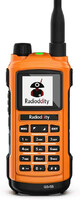 Krótkofalówka walkie talkie Radioddity GS-5B pomarańczowy bez baterii widok z przodu.
