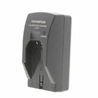 Ładowarka Olympus LI-10C do akumulatorów Li-10B Li-12B widok z boku