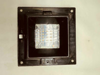 Lampka lampa solarna LED kwadratowa szybki montaż widok z przodu.
