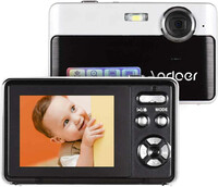 Mini przenośny aparat cyfrowy Andoer HD 24MP IPS 2,4 3xZoom widok z przodu.