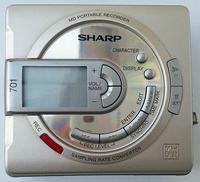Odtwarzacz MD SHARP MD-MS701H MiniDisc Made in Japan widok z przodu.