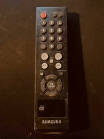 Oryginalny pilot do telewizora Samsung PIP/A-Switch widok z przodu.
