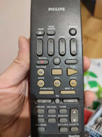 Pilot do TV telewizora ShowView czarny widok z przodu.