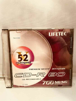 Płyta kompaktowa LIFETEC Premium Silver 700MB CD-R 80 widok z przodu.