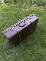 Skórzana drewniana walizka retro vintage lata 60 te brązowa widok z lewej strony