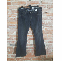Spodnie damskie jeansowe slim fit typu flare leg Garcia widok z przodu