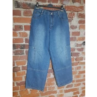 Spodnie damskie jeansowe typu baggy na gumce widok z przodu
