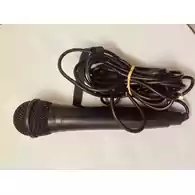 Standardowy mikrofon do karaoke dla domu USB czarny widok z przodu.