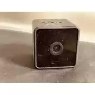 Szpiegowska kamera kwadratowa czarna FullHD widok z przodu.