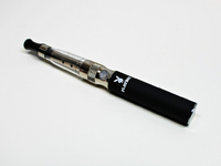 Vape Pen electronic cigarette Playboy czarny widok z przodu.
