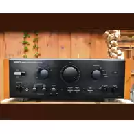 Wzmacniacz audiofilski stereo Onkyo Integra A-807 widok z przodu